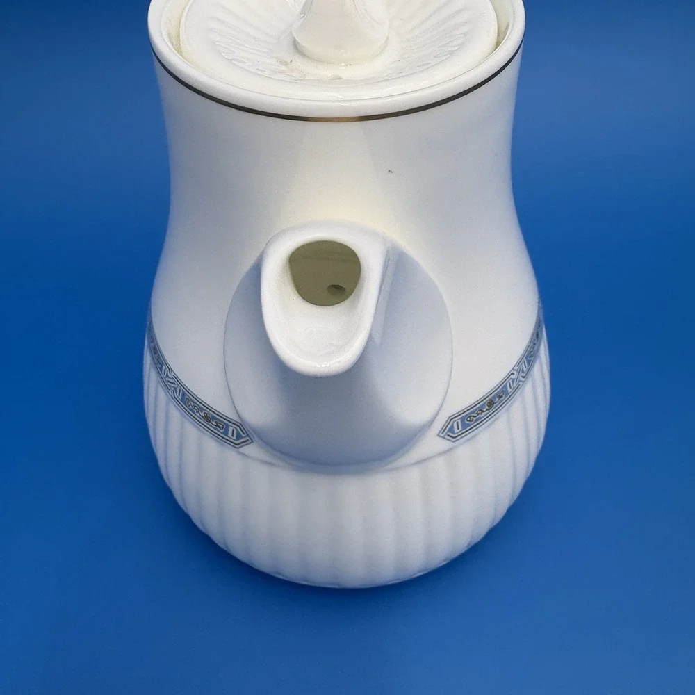 Vintage Wedgewood Insignia Bone China 6.5